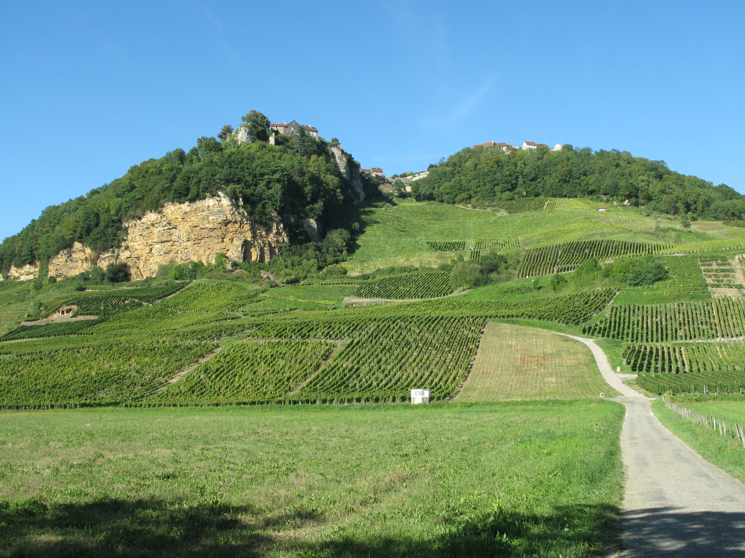 Village et vignoble de Château-Chalon dans le Jura