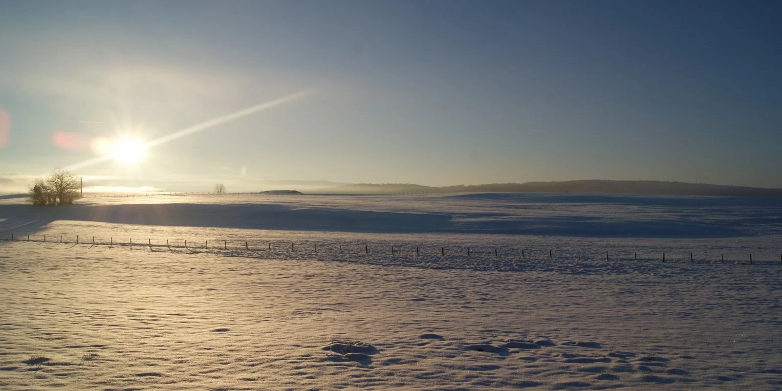 Große Terrasse et vue sur les prairies de la Ferme du Bois Joli
