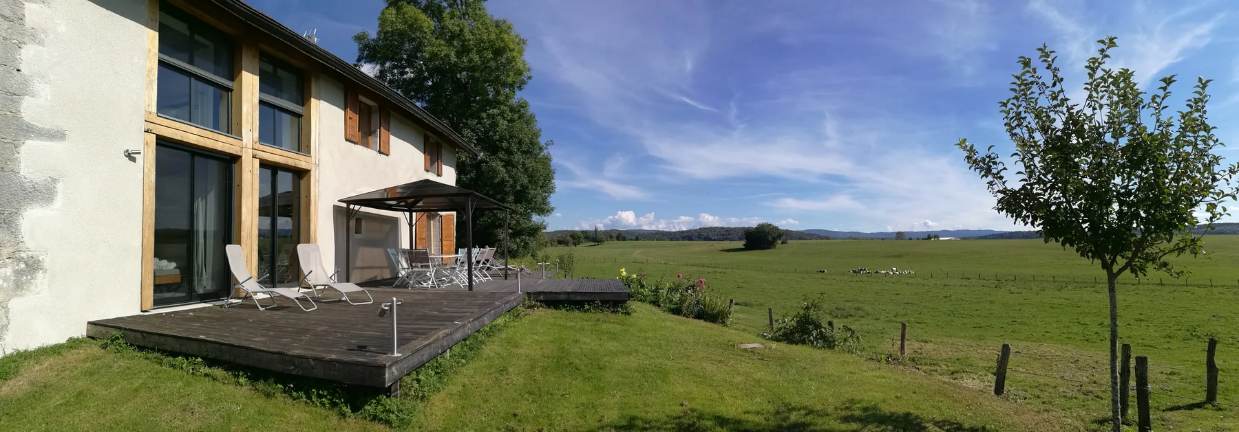 Lac de Chalain dans le Jura, à proximité du grand gîte Ferme du Bois Joli