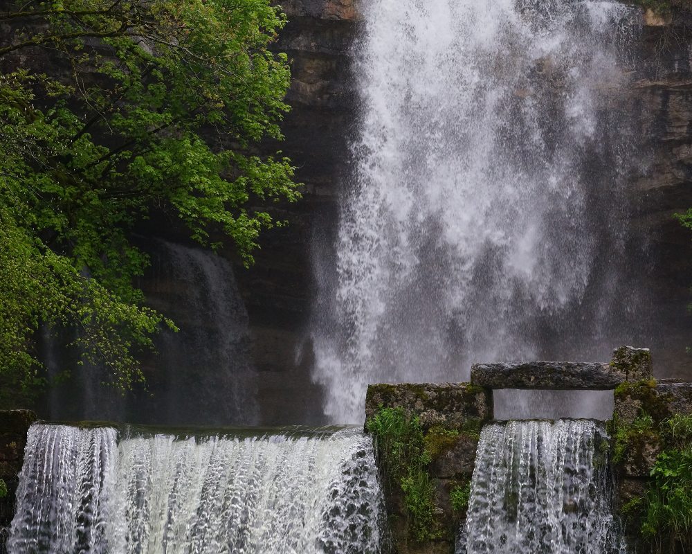 Saut Girard dans la vallée du Hérisson